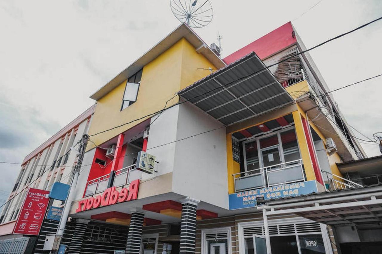 Hotel RedDoorz @ Jalan STM Medan Exterior foto