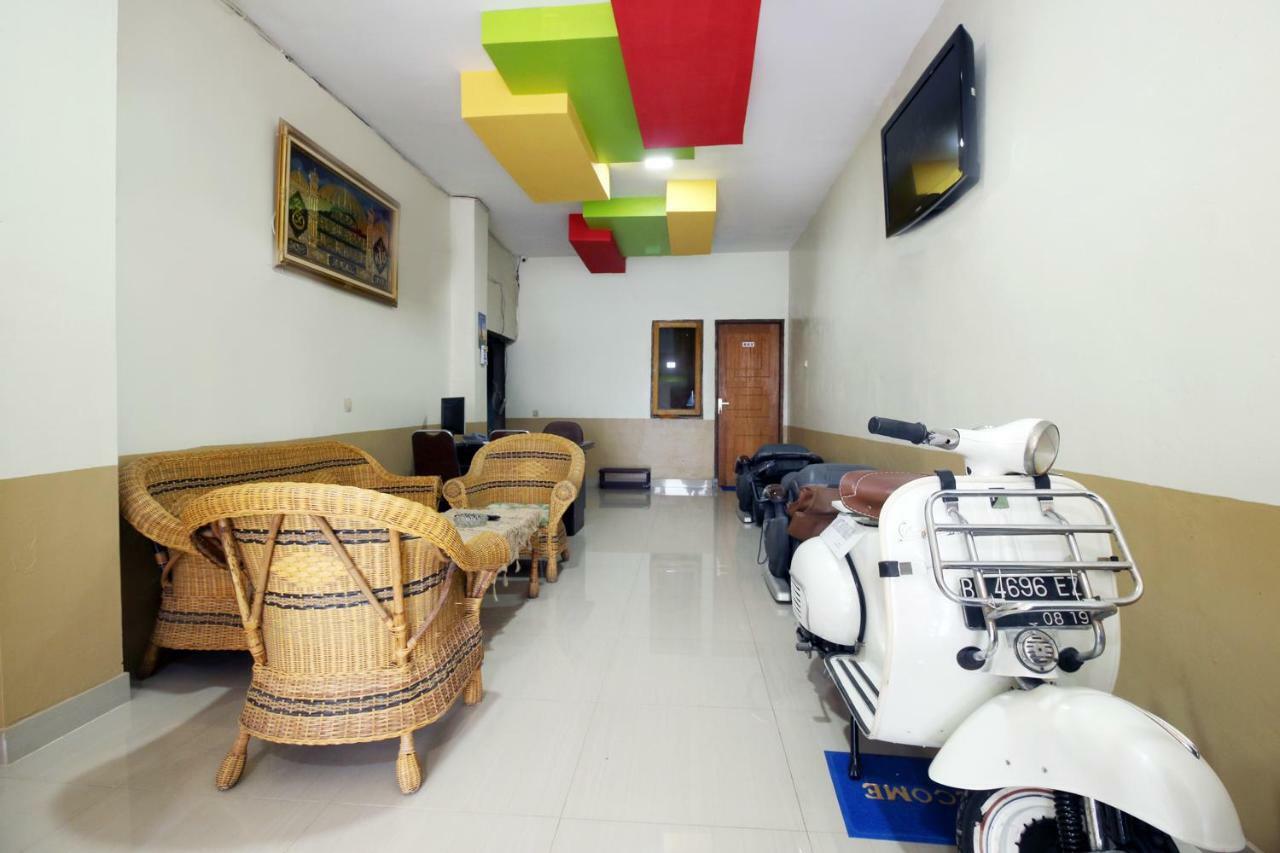 Hotel RedDoorz @ Jalan STM Medan Exterior foto